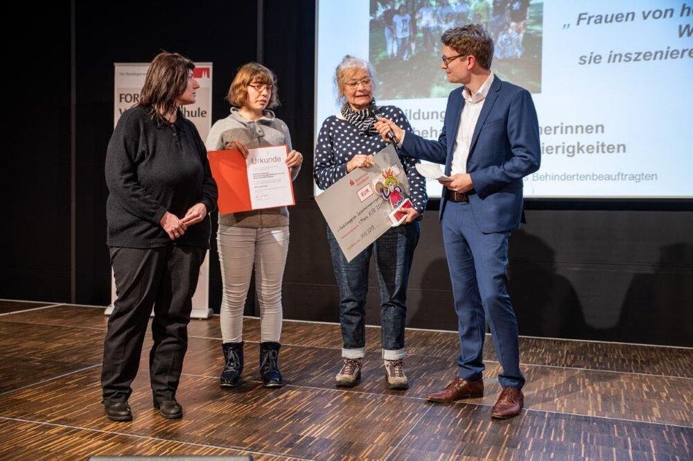 Preisverleihung für den 1. Preis beim Kölner Innovationspreis für Behindertenpolitik